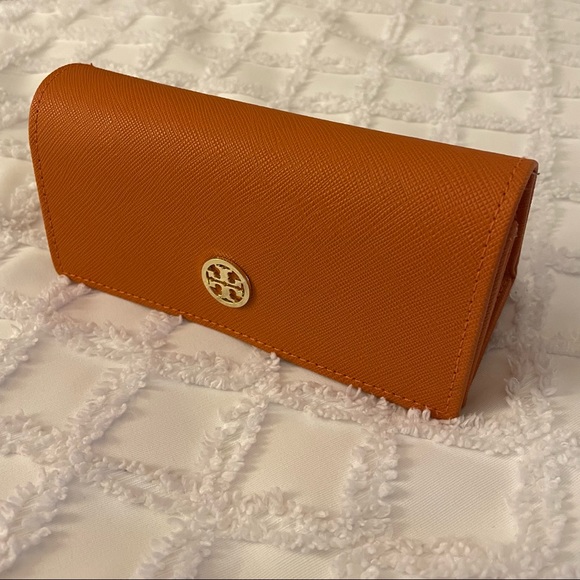 Tory Burch Sunglasses Case - Picture 12 of 12